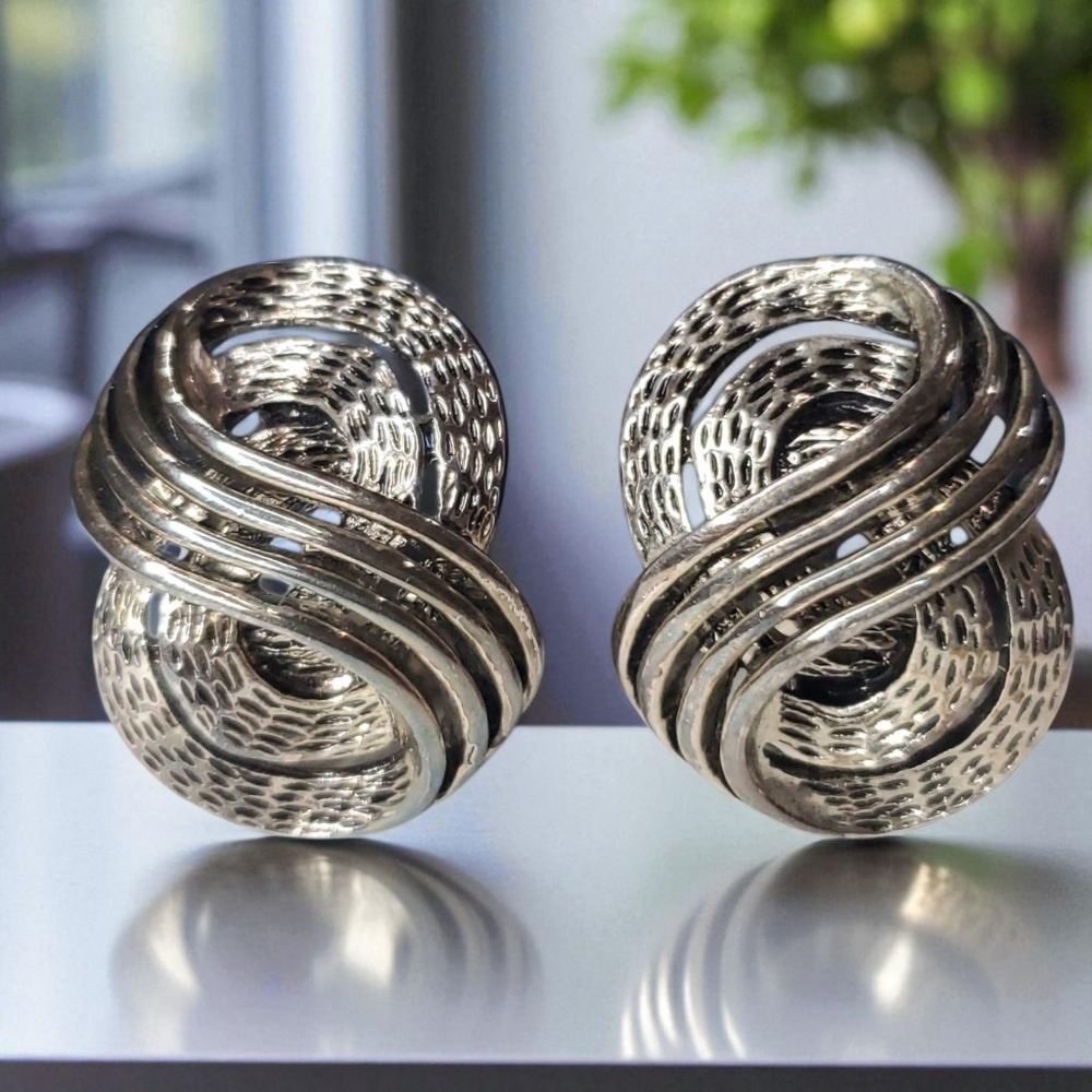 OSCAR DE LA RENTA Vintage Silver Swirl Chunky Clip-on Earrings
